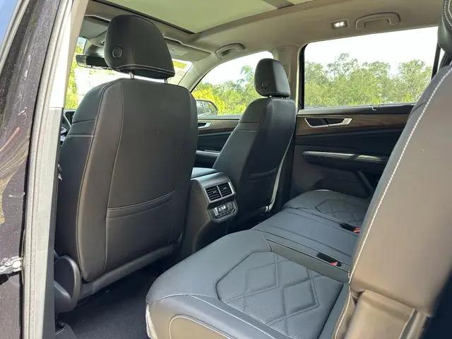 2026 Volkswagen Atlas SE with Technology