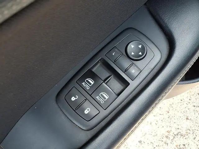2015 Dodge Challenger R/T Shaker