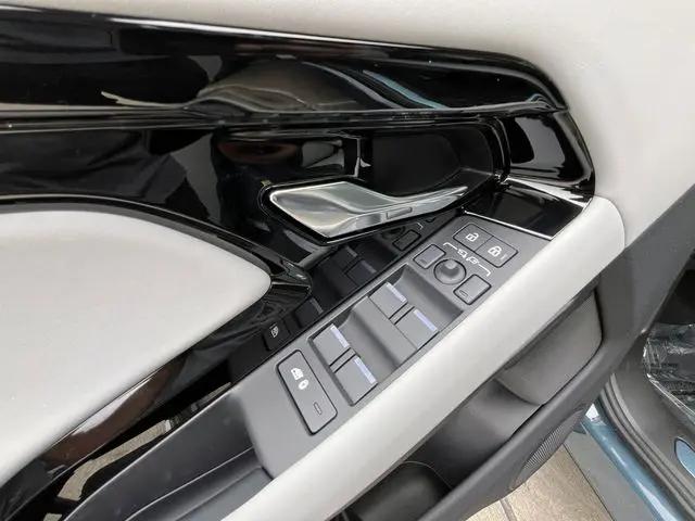 2026 Land Rover Range Rover Evoque Dynamic SE