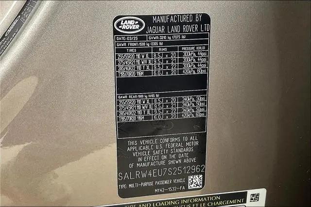 2025 Land Rover Discovery P360 Metropolitan Edition
