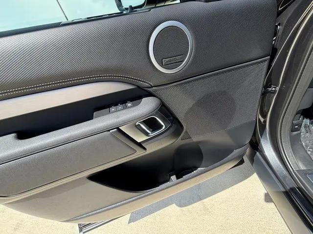2025 Land Rover Discovery P360 Dynamic SE