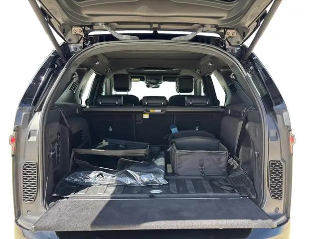 2025 Land Rover Discovery P360 Dynamic SE