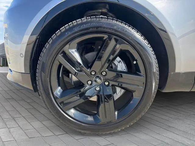 2025 Land Rover Discovery P300 Dynamic SE