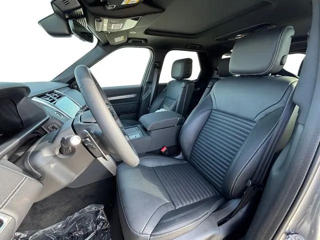 2025 Land Rover Discovery P300 Dynamic SE
