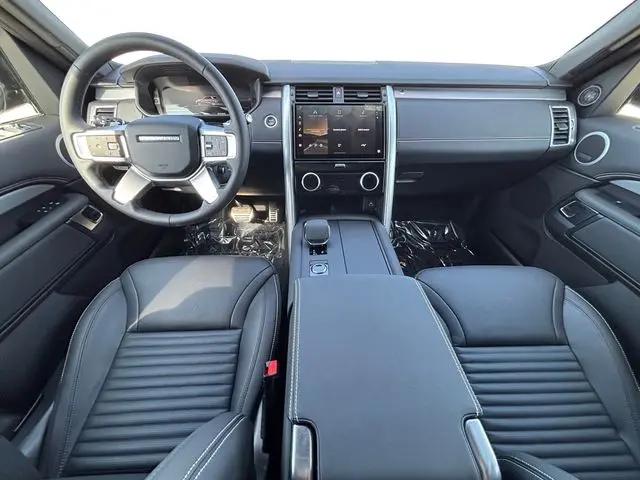 2025 Land Rover Discovery P300 Dynamic SE