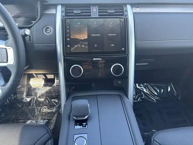 2025 Land Rover Discovery P300 Dynamic SE