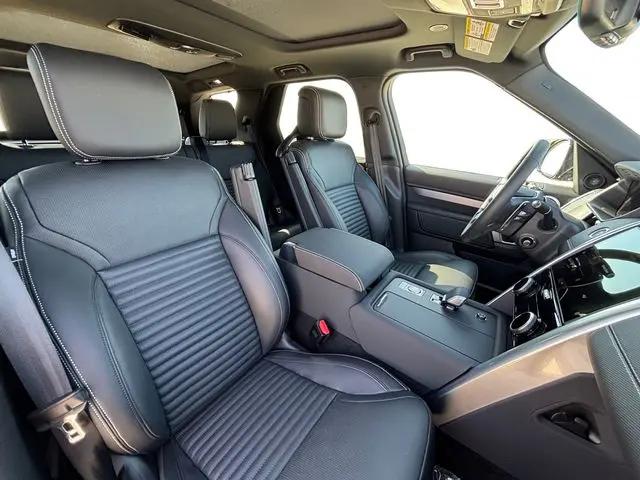 2025 Land Rover Discovery P300 Dynamic SE