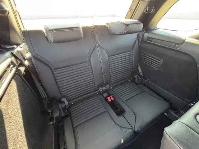 2025 Land Rover Discovery P300 Dynamic SE
