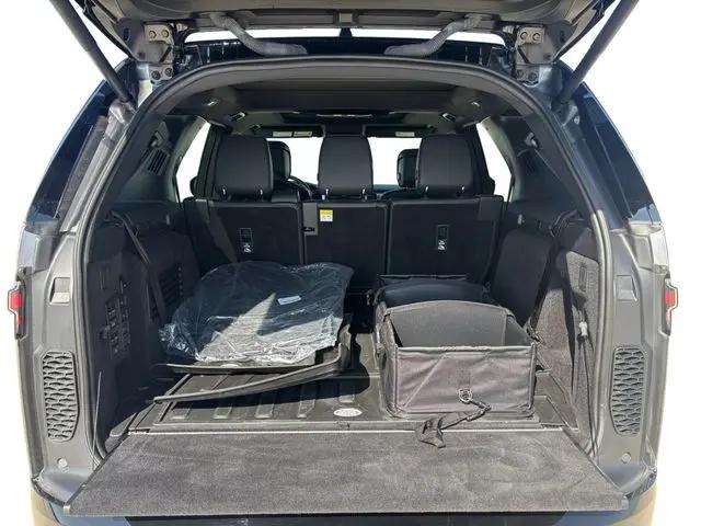 2025 Land Rover Discovery P300 Dynamic SE