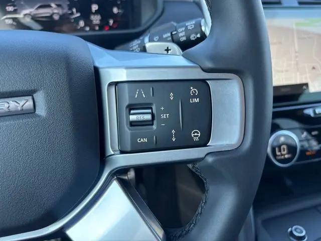 2025 Land Rover Discovery P300 Dynamic SE