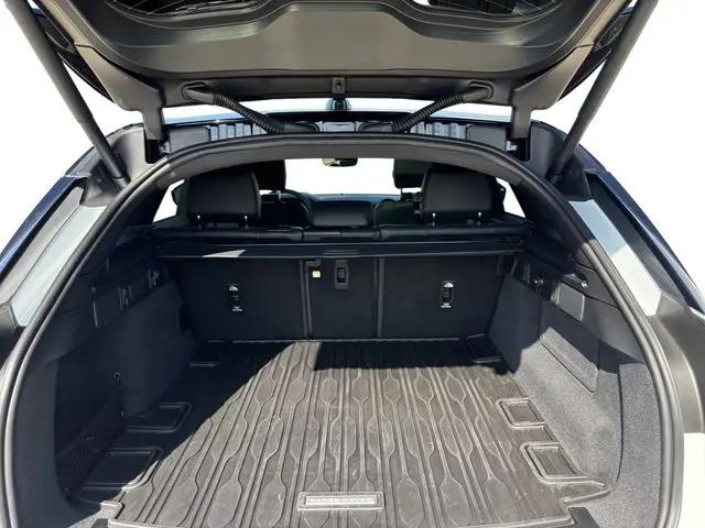 2026 Land Rover Range Rover Velar P250 Dynamic SE