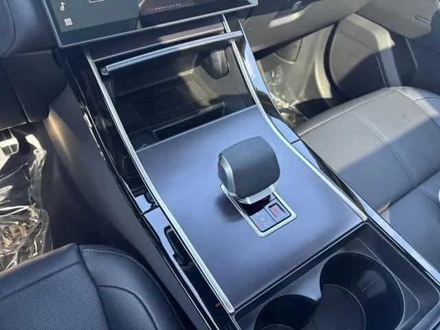 2026 Land Rover Range Rover Velar P250 Dynamic SE