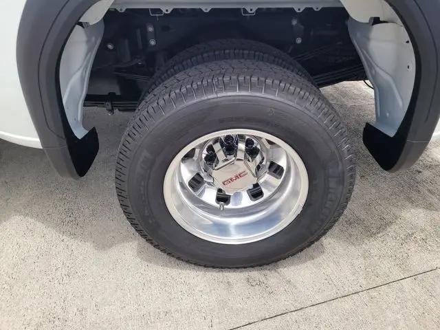 2026 GMC Sierra 3500HD Crew Cab, Long Bed, SLE Dual Rear Wheel, 4WD