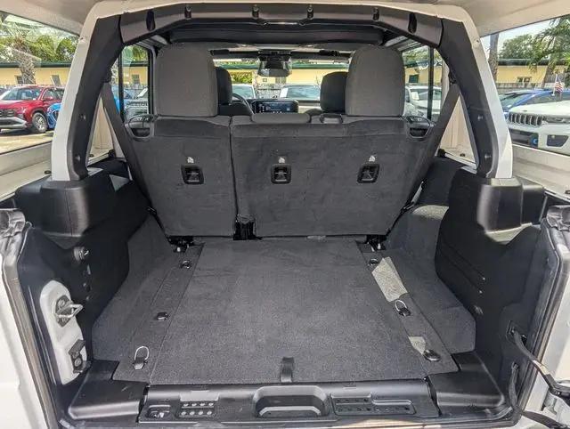 2025 Jeep Wrangler 4-Door Summit 4x4