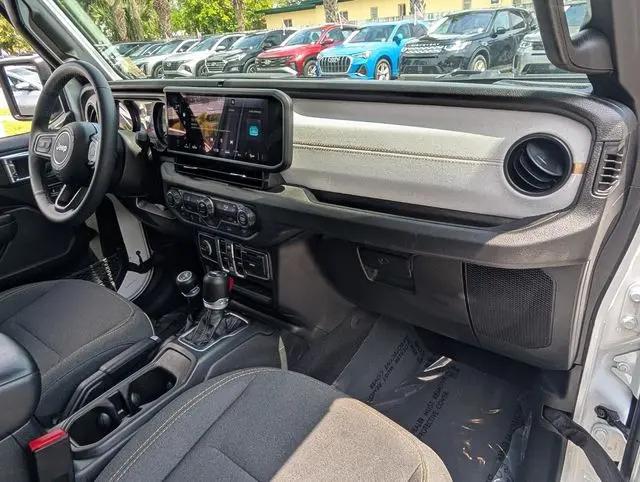 2025 Jeep Wrangler 4-Door Summit 4x4