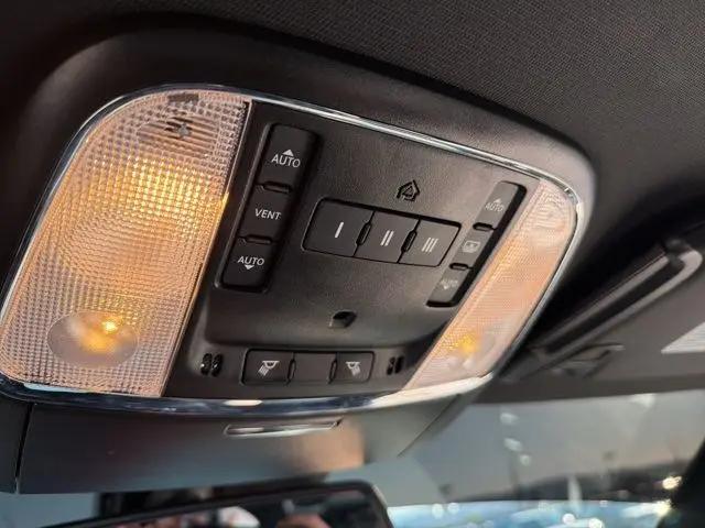 2023 Chrysler 300 300C