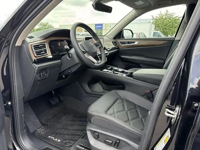 2026 Volkswagen Atlas SE with Technology