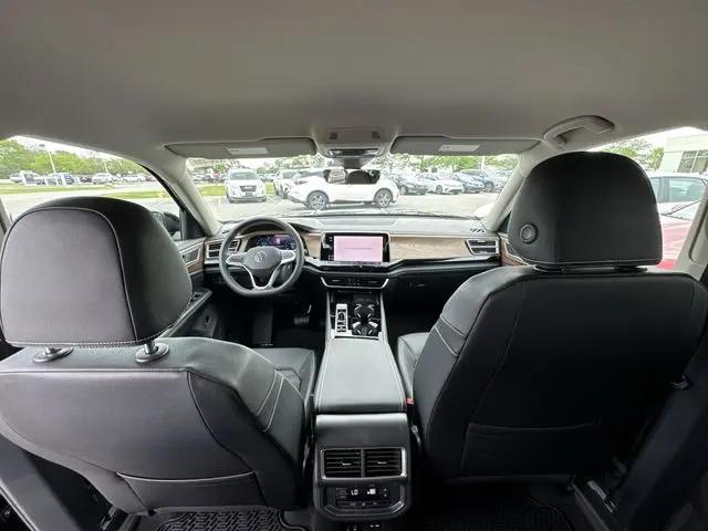 2026 Volkswagen Atlas SE with Technology