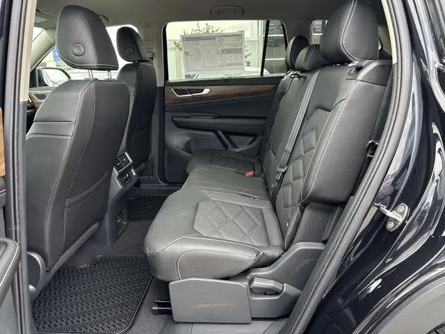 2026 Volkswagen Atlas SE with Technology