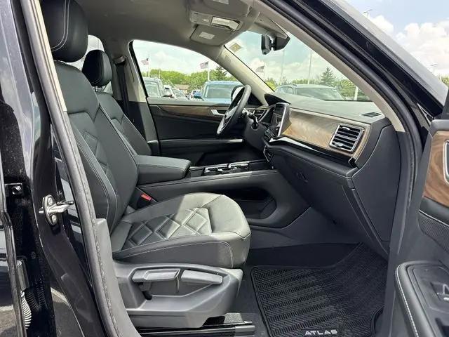 2026 Volkswagen Atlas SE with Technology