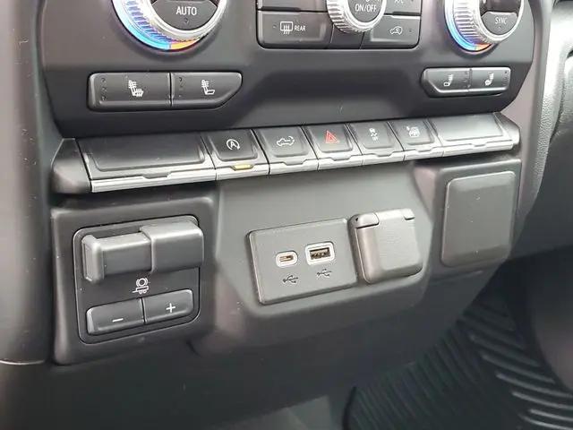 2021 GMC Sierra 1500 4WD Crew Cab Short Box Elevation