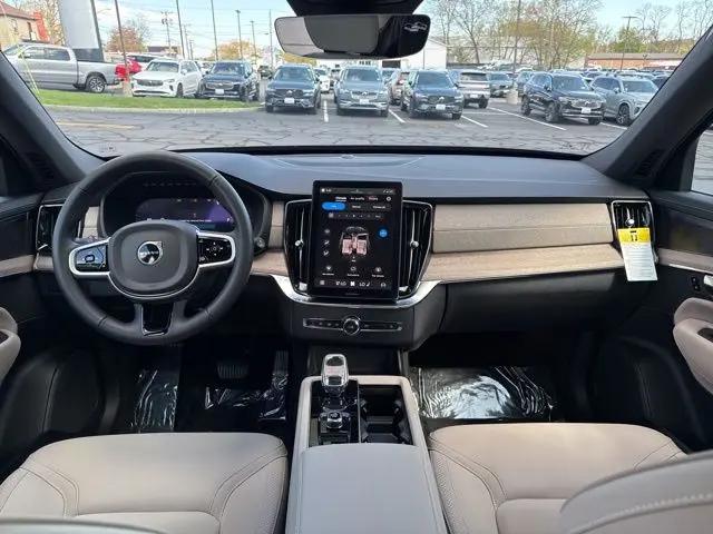 2025 Volvo XC90 B5 Plus 7-Seater