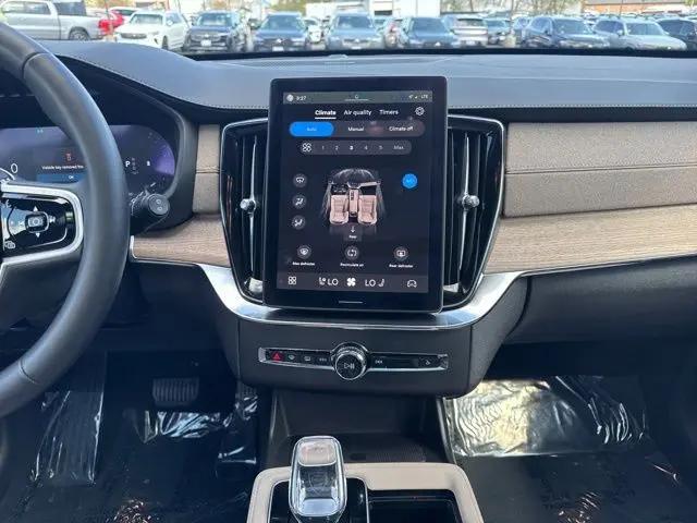 2025 Volvo XC90 B5 Plus 7-Seater
