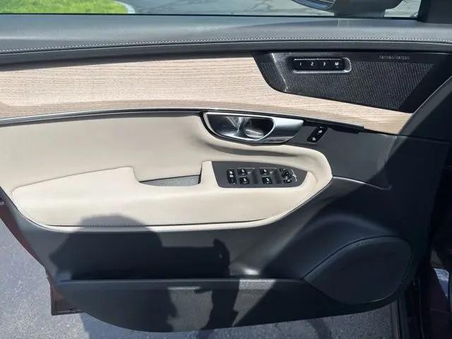 2025 Volvo XC90 B5 Plus 7-Seater