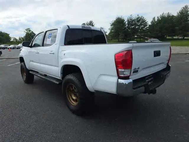 2017 Toyota Tacoma SR5 V6