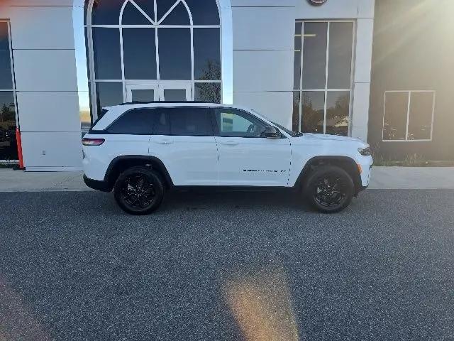 2026 Jeep Grand Cherokee Altitude 4x4