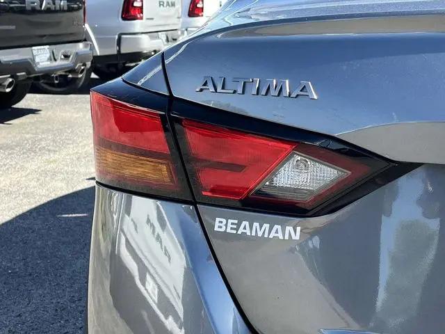2023 Nissan Altima SR FWD