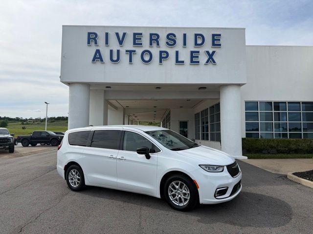 2024 Chrysler Pacifica Touring L for sale in Poteau, OK