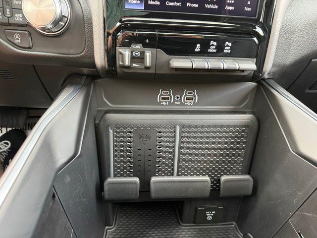 2026 Ram 1500 Laramie Crew Cab 4x4 5'7" Box