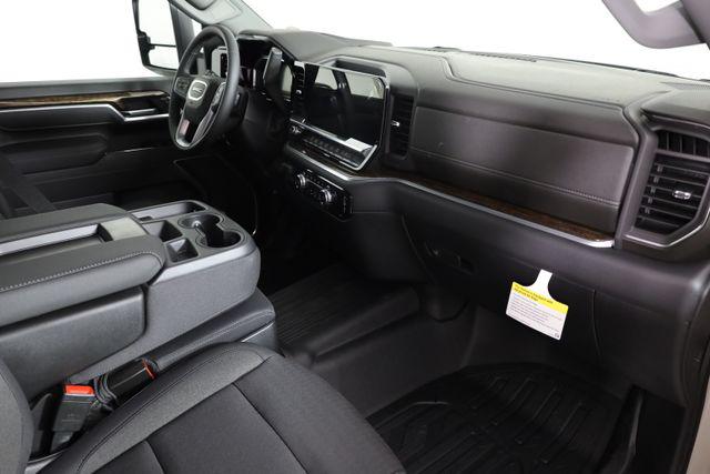 2026 GMC Sierra 2500HD Crew Cab, Standard Bed, SLE, 4WD