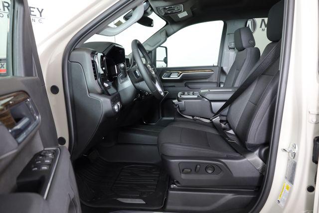 2026 GMC Sierra 2500HD Crew Cab, Standard Bed, SLE, 4WD