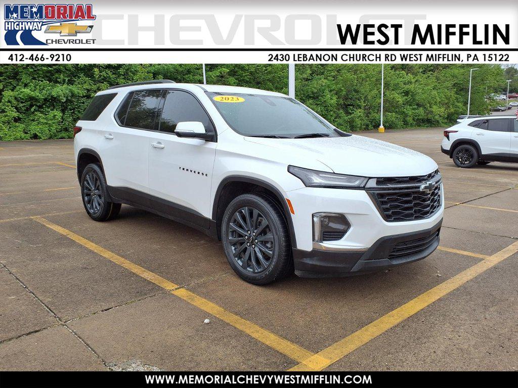 White (Iridescent Pearl Tricoat) 2023 Chevrolet Traverse SUV / Crossover Four-Wheel Drive Automatic