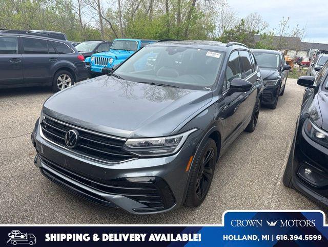 2024 Volkswagen Tiguan 2.0T SE R-Line Black's photo