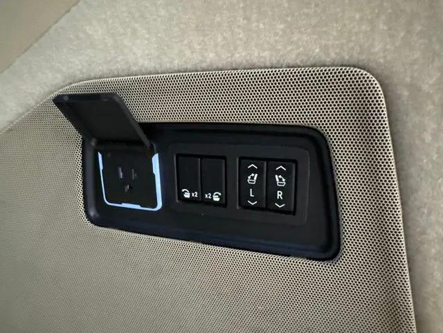 2023 Cadillac Escalade ESV 4WD Premium Luxury