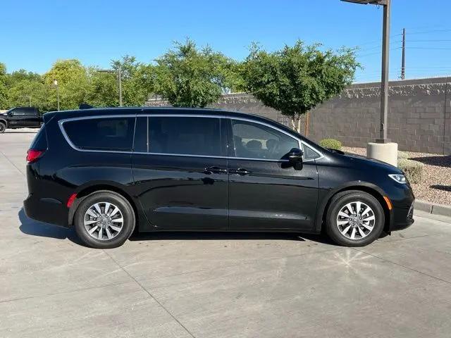 2025 Chrysler Pacifica Hybrid Select