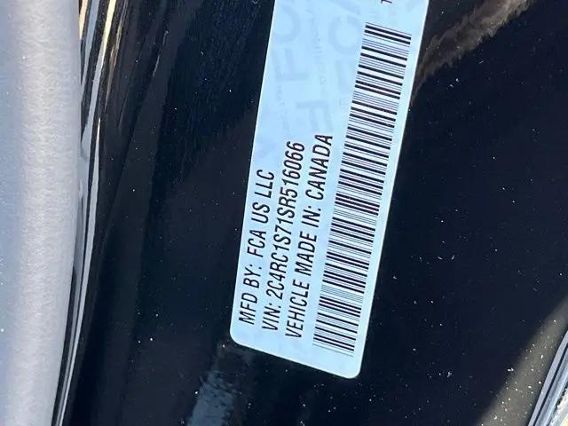 2025 Chrysler Pacifica Hybrid Select