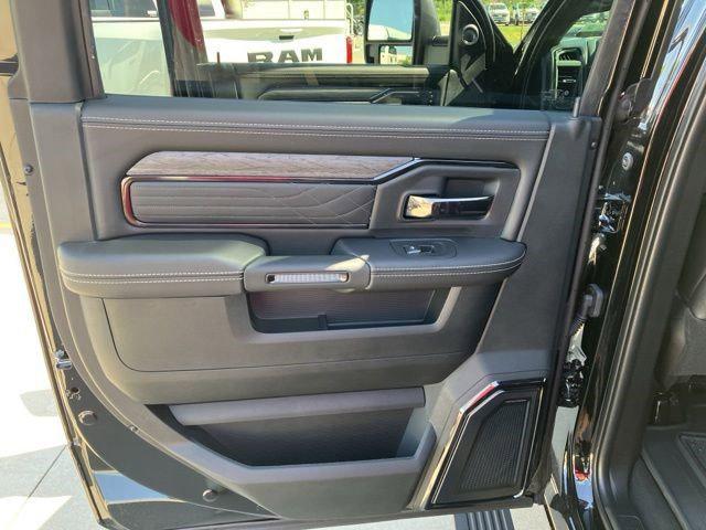 2026 Ram 3500 Limited Crew Cab 4x4 8' Box