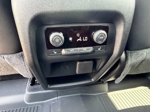 2026 GMC Acadia Elevation FWD