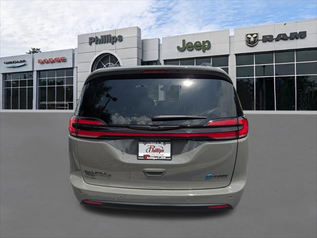 2025 Chrysler Pacifica Hybrid Premiuim S Appearance Package