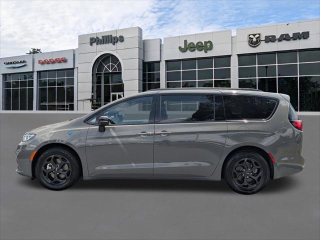 2025 Chrysler Pacifica Hybrid Premiuim S Appearance Package