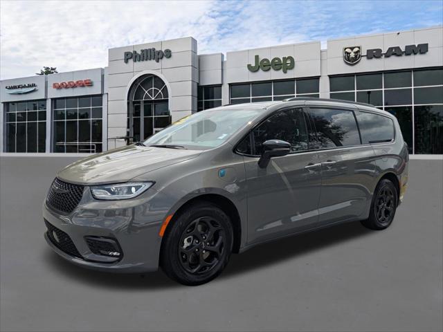 2025 Chrysler Pacifica Hybrid Premiuim S Appearance Package