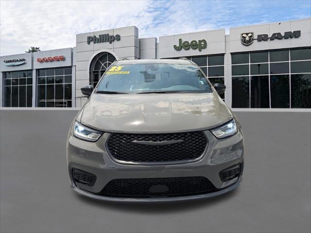 2025 Chrysler Pacifica Hybrid Premiuim S Appearance Package