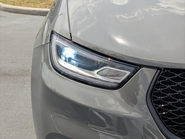 2025 Chrysler Pacifica Hybrid Premiuim S Appearance Package