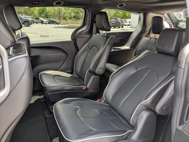 2025 Chrysler Pacifica Hybrid Premiuim S Appearance Package