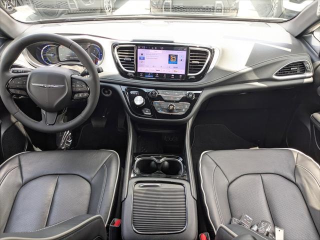 2025 Chrysler Pacifica Hybrid Premiuim S Appearance Package
