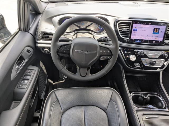 2025 Chrysler Pacifica Hybrid Premiuim S Appearance Package